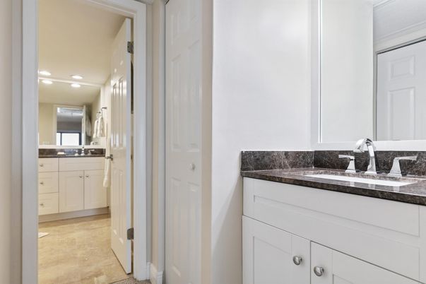 Bathroom, Interior, Recessed Lighting