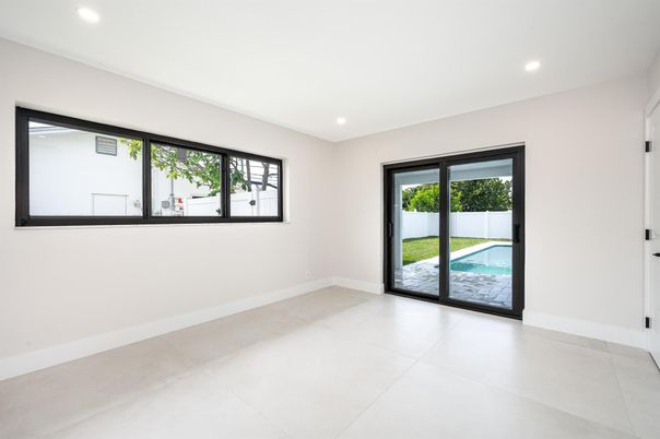 Empty room, Interior, Recessed Lighting