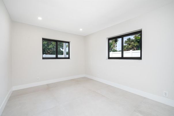 Empty room, Interior, Recessed Lighting