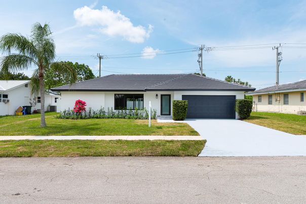 Attached, Exterior, Facade, Ranch