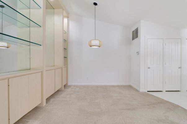 Empty room, Interior, Pendant Lights