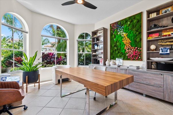 Home Office, Interior
