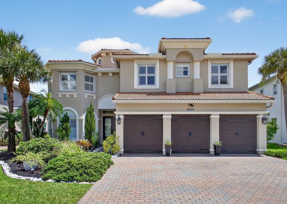 Attached, Exterior, Facade, Mediterranean