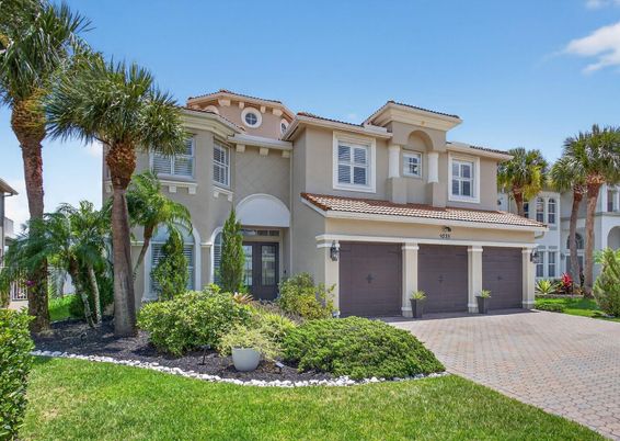 Attached, Exterior, Facade, Mediterranean