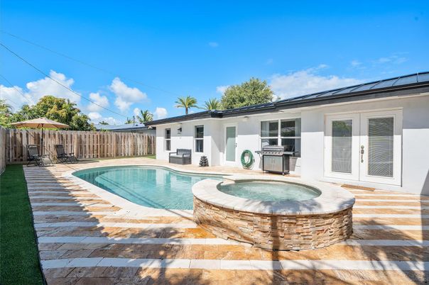 Exterior, Pool