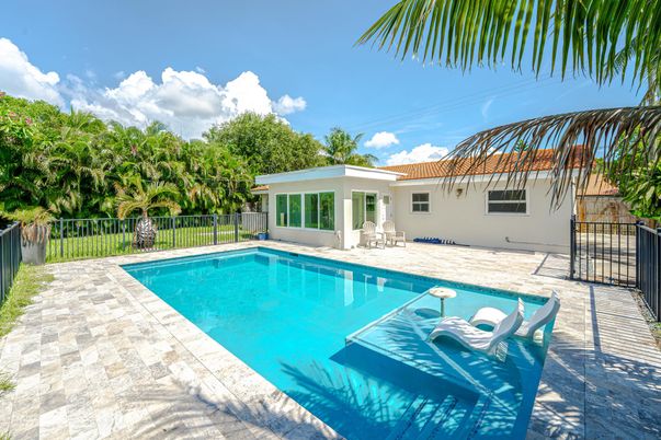 Exterior, Pool
