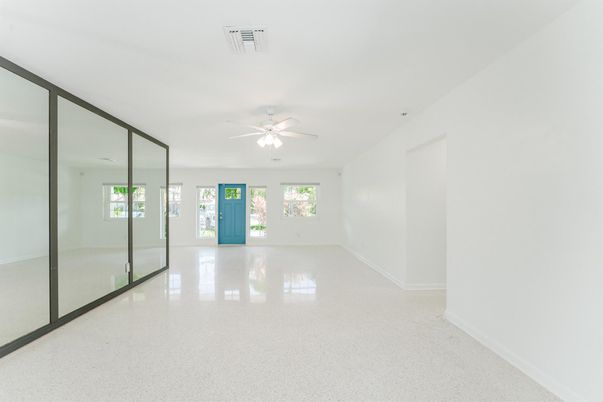 Empty room, Interior, Recessed Lighting