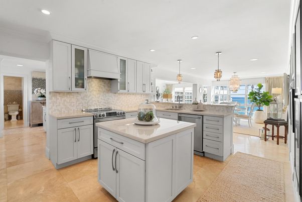 Chandelier, Dining room, Interior, Kitchen, Pendant Lights, Recessed Lighting, Stainless Steel Appliances, Water