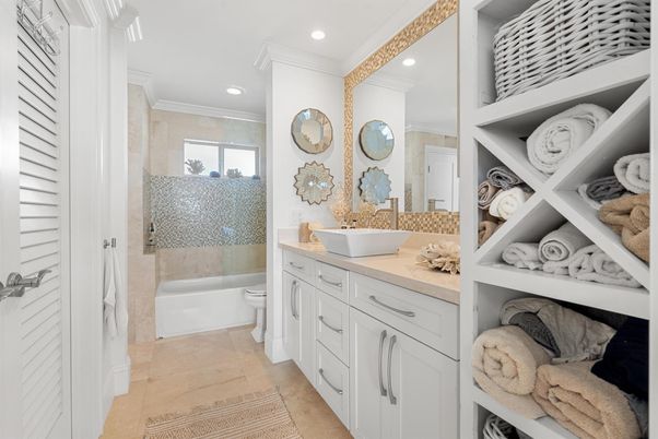 Bathroom, Dual Sink Vanities, Interior, Recessed Lighting