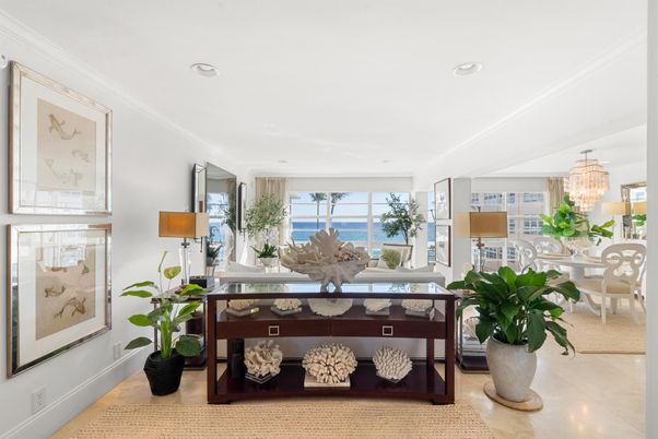 Chandelier, Dining room, Interior, Recessed Lighting, Water