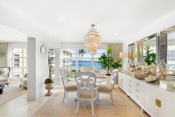 Chandelier, Dining room, Interior, Recessed Lighting, Water