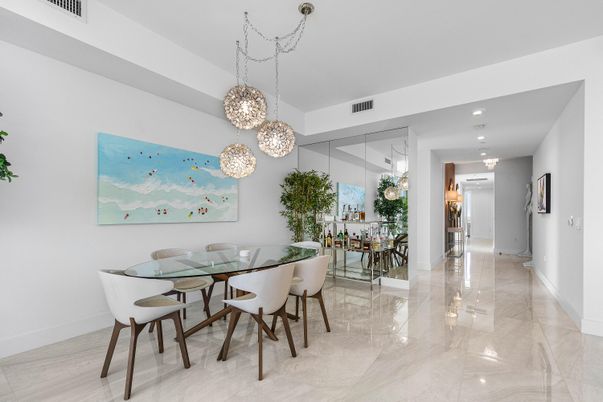 Dining room, Interior, Pendant Lights, Recessed Lighting