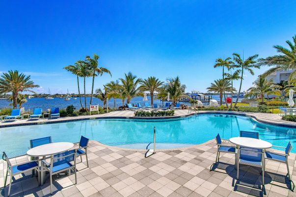 Exterior, Pool, Water