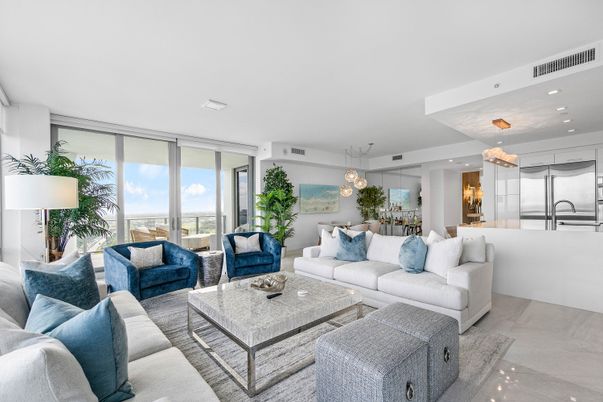 Dining room, Interior, Living room, Pendant Lights, Recessed Lighting
