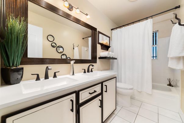 Bathroom, Dual Sink Vanities, Interior
