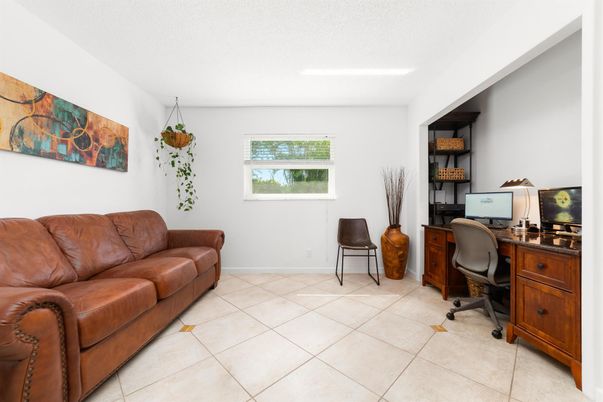 Home Office, Interior