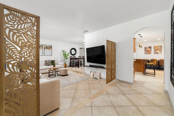 Dining room, Interior, Living room, Pendant Lights