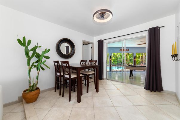 Dining room, Interior, Water