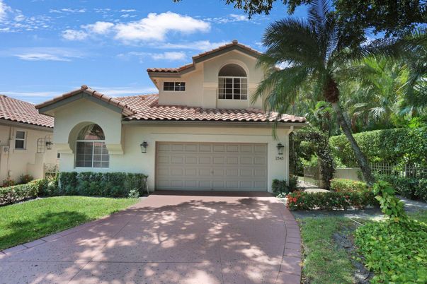 Attached, Exterior, Facade, Mediterranean