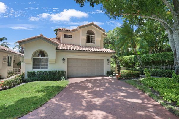 Attached, Exterior, Facade, Mediterranean