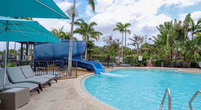 Exterior, Playground, Pool
