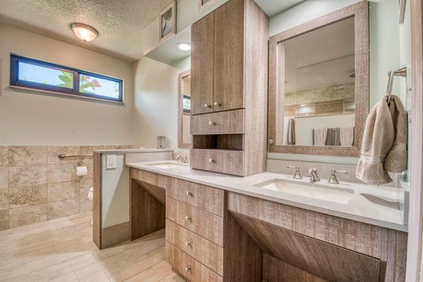 Bathroom, Dual Sink Vanities, Interior, Recessed Lighting