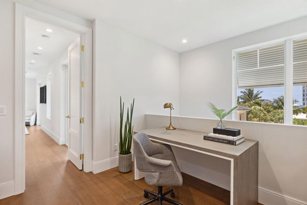 Home Office, Interior, Recessed Lighting, Wood Texture Flooring