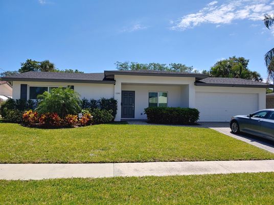 Attached, Exterior, Facade, Ranch