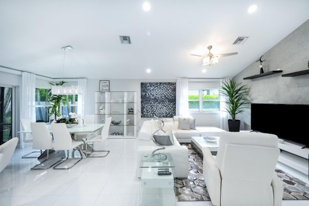 Dining room, Interior, Living room, Pendant Lights, Recessed Lighting, Water