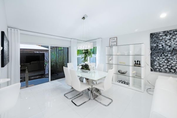 Dining room, Interior, Pendant Lights, Recessed Lighting