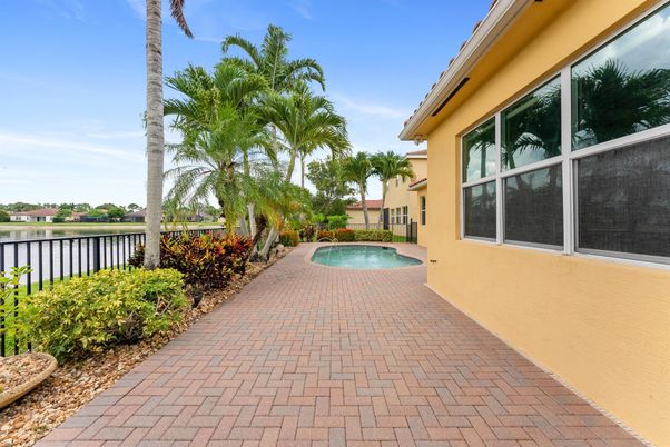 Exterior, Pool, Water
