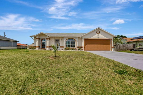 Attached, Backyard, Exterior, Facade, Ranch