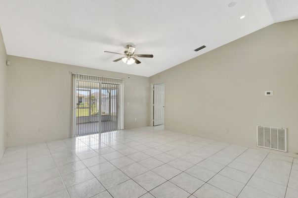 Empty room, Interior, Recessed Lighting