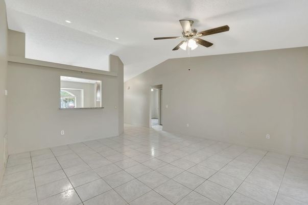 Empty room, Interior, Recessed Lighting