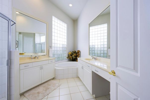 Bathroom, Dual Sink Vanities, Interior, Recessed Lighting