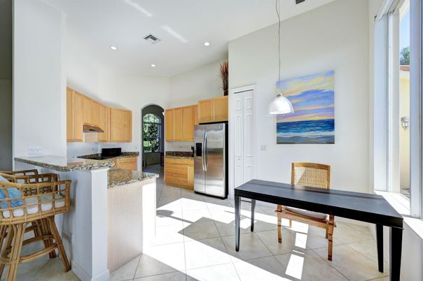 Dining room, Interior, Kitchen, Pendant Lights, Recessed Lighting, Stainless Steel Appliances