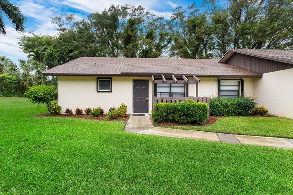 Backyard, Exterior, Facade, Ranch