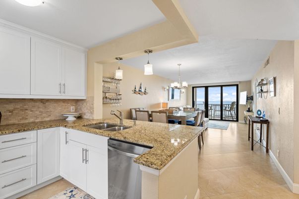 Chandelier, Dining room, Interior, Kitchen, Pendant Lights, Water