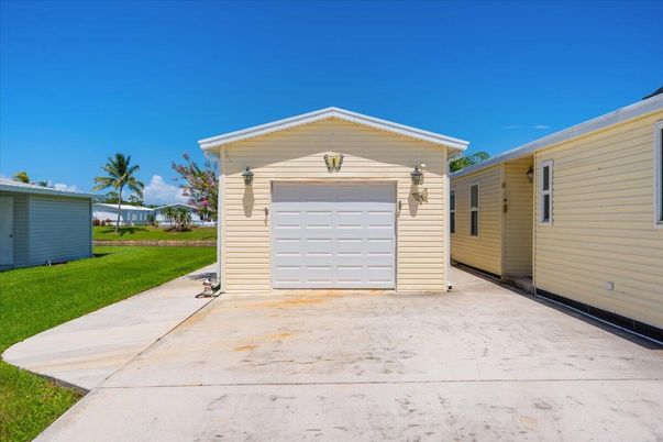Detached Garage, Exterior