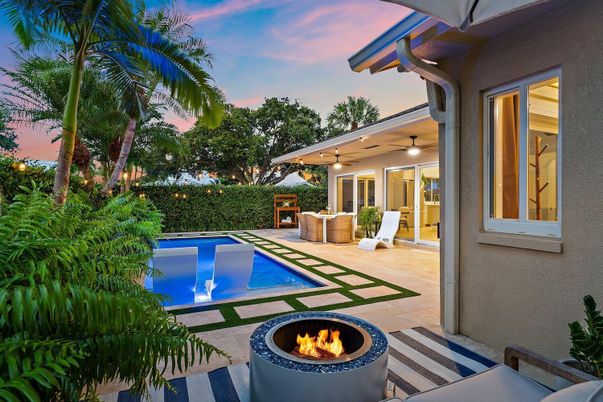 Exterior, Pool