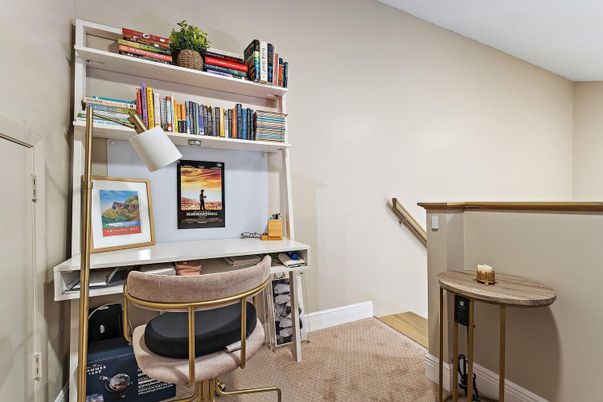 Home Office, Interior