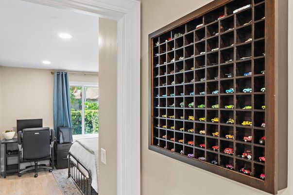 Home Office, Interior, Recessed Lighting, Wine Storage, Wood Texture Flooring