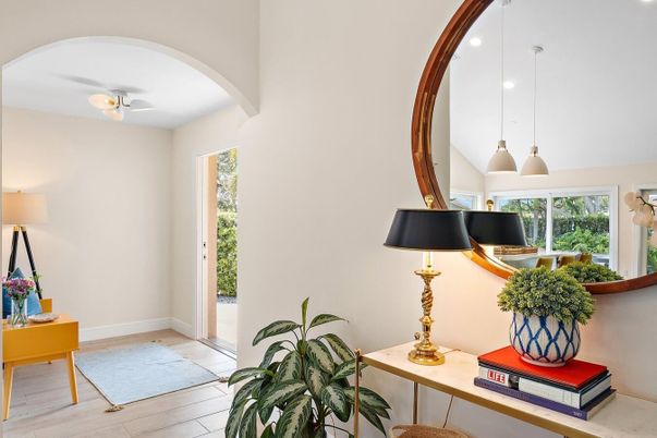 Interior, Pendant Lights, Wood Texture Flooring