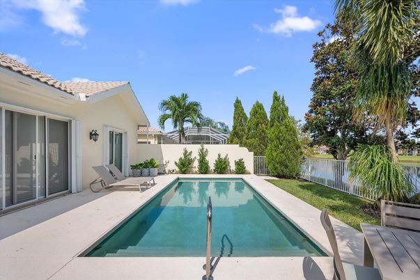 Exterior, Pool