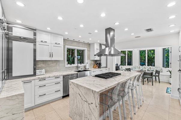 Dining room, Interior, Kitchen, Recessed Lighting, Stainless Steel Appliances