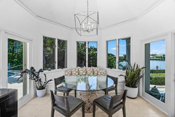 Chandelier, Dining room, Interior, Pendant Lights, Water
