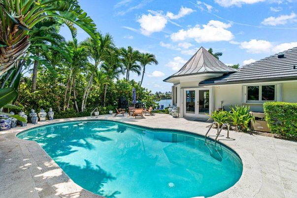 Exterior, Pool