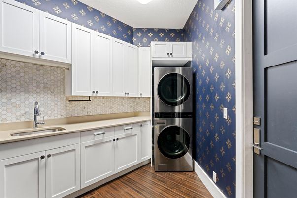 Interior, Washer, Wood Texture Flooring