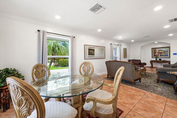 Dining room, Interior, Living room, Recessed Lighting