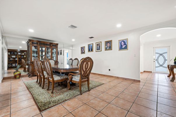Dining room, Interior, Recessed Lighting